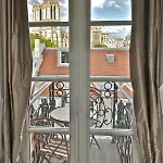 Appartamento A Balcony On Notre Dame Parigi