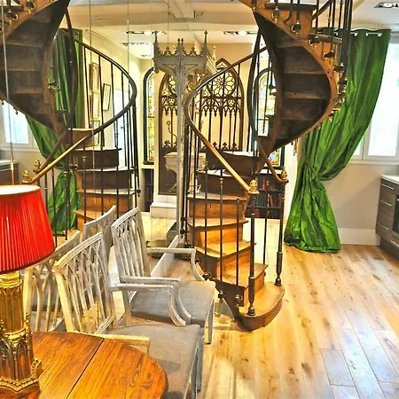 A Balcony On Notre Dame Apartment