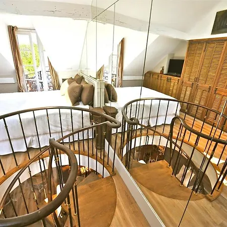 Apartment A Balcony On Notre Dame *