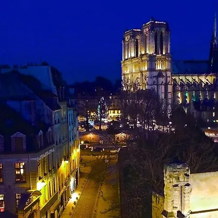 A Balcony On Notre Dame Apartman
