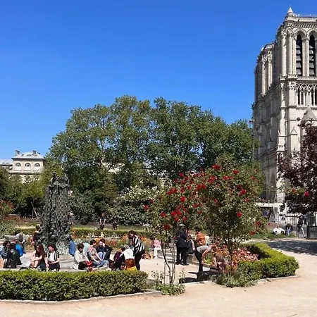 דירה A Balcony On Notre Dame *