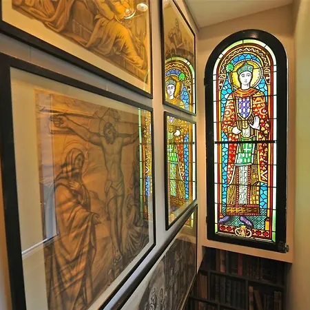 A Balcony On Notre Dame פריז