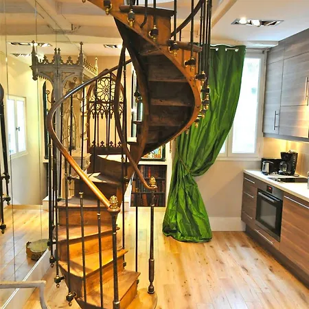 アパート A Balcony On Notre Dame