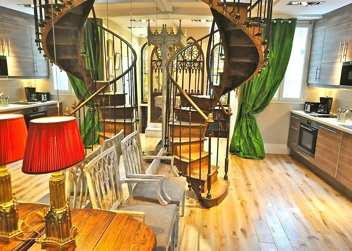 A Balcony On Notre Dame Appartamento