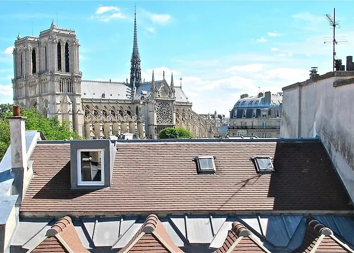 A Balcony On Notre Dame باريس