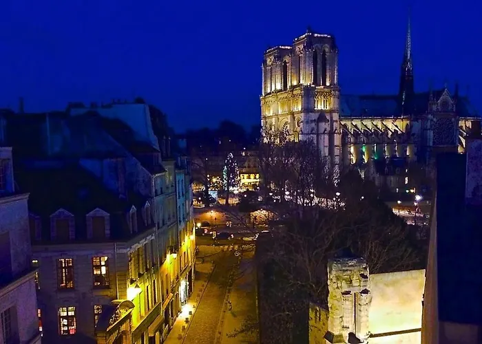 A Balcony On Notre Dame شقة