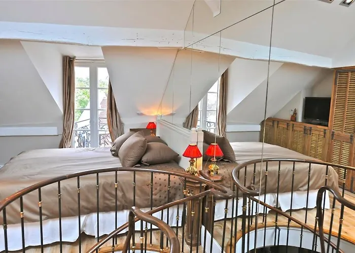 A Balcony On Notre Dame