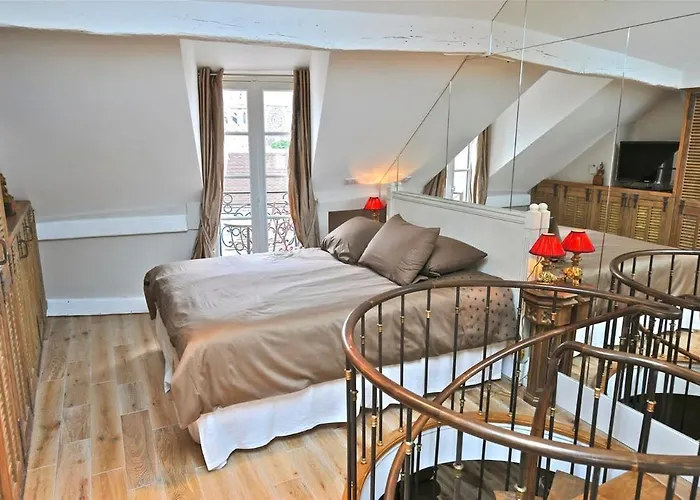 A Balcony On Notre Dame شقة باريس