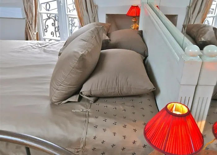 شقة A Balcony On Notre Dame